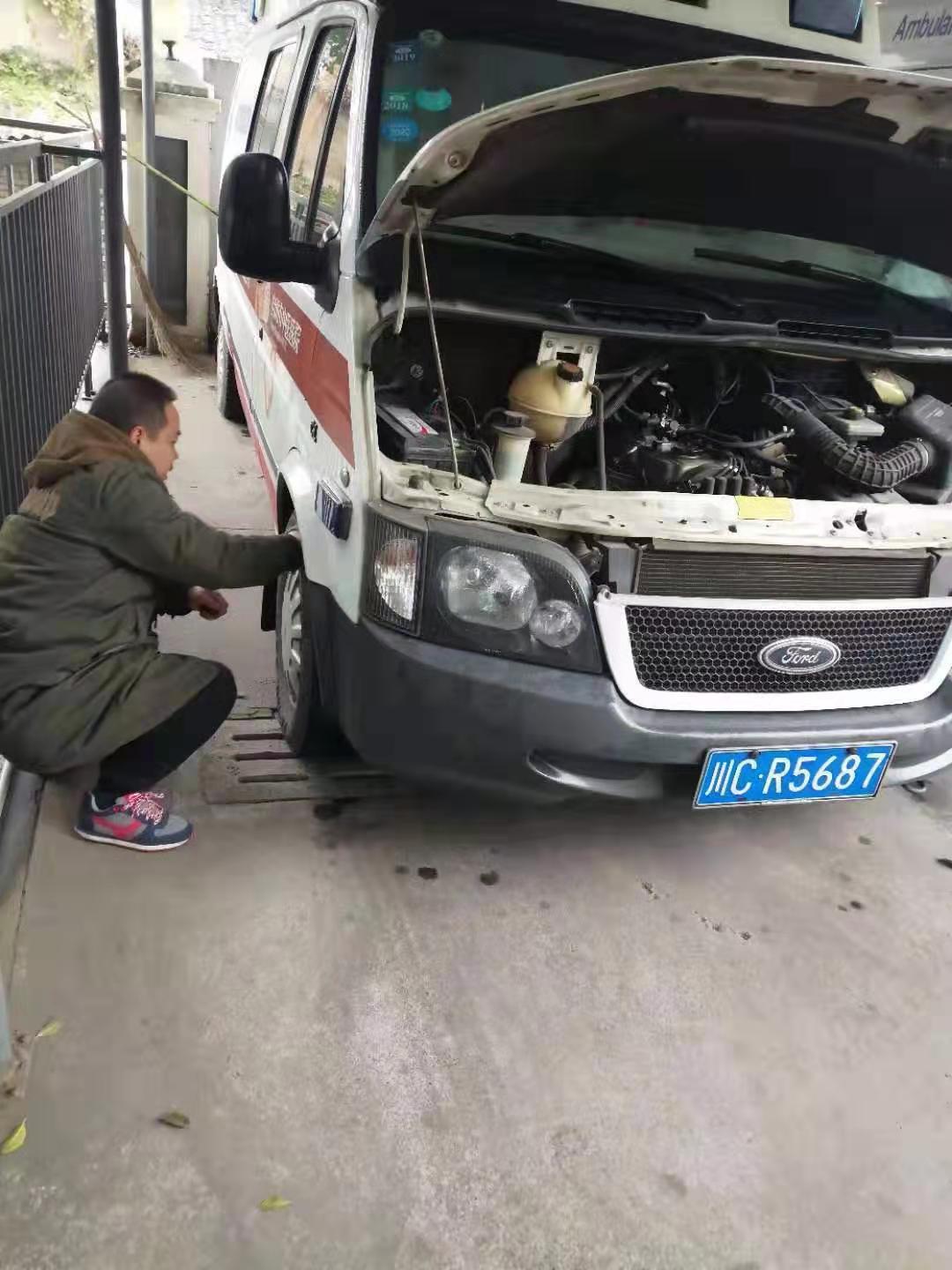检查救护车车况